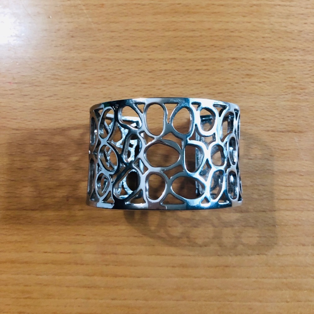 T TAHARI Cuff